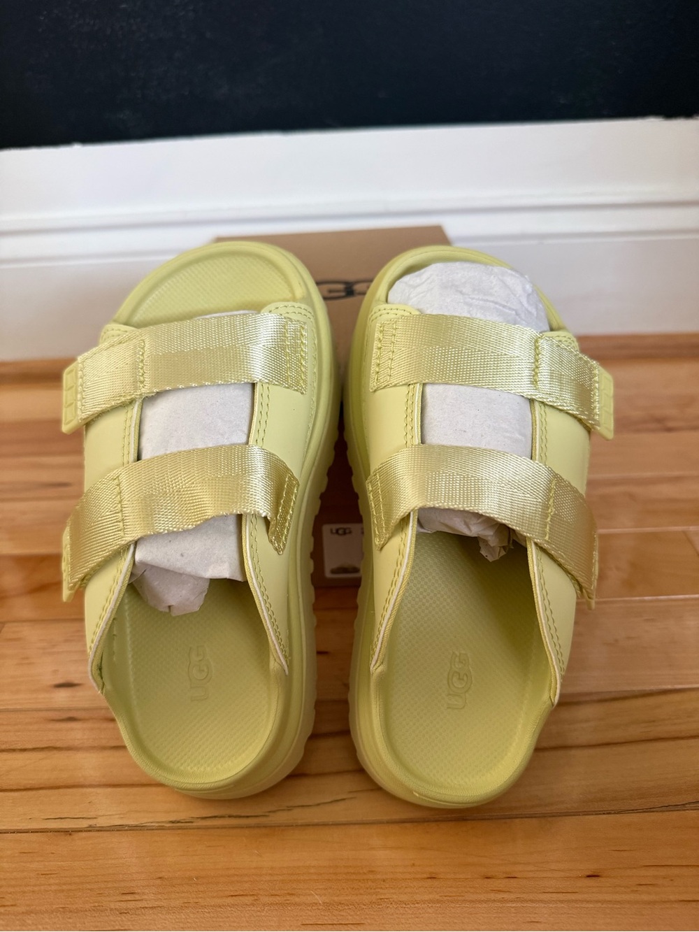 New In Box UGG K GOLDENGLOW Slide Sandals Bright Yellow Kids Size 13 US Toddler